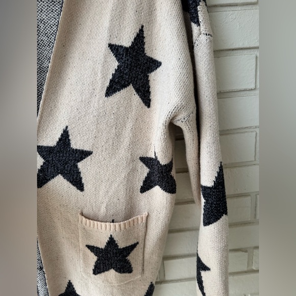 Oversized Star Cardigan by Entro - Picture 2 of 5